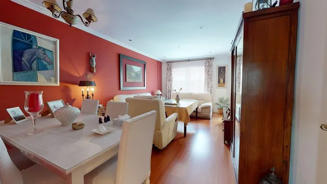 Magnifica vivienda de 4 dormitorios, convertida en 3 dormitorios, con dos baños, vestidor y terraza — 3