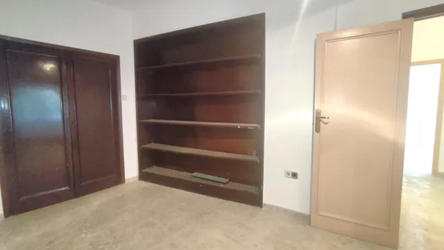 LOCAL DESTINADO PARA OFICINAS EN ZONA PRIVILEGIADA (NO VIVIENDA) — 16