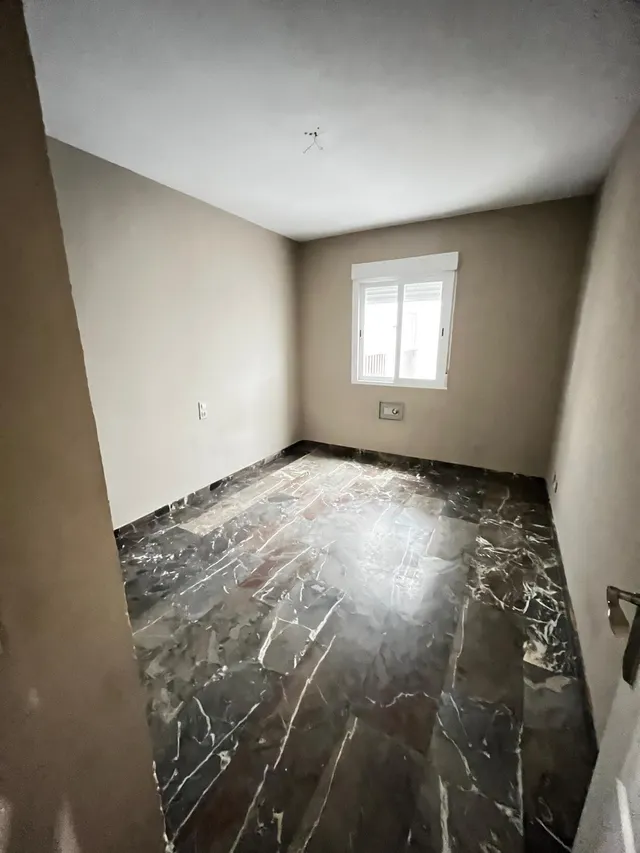 Amplio Piso Reformado en Zona Colón — 12