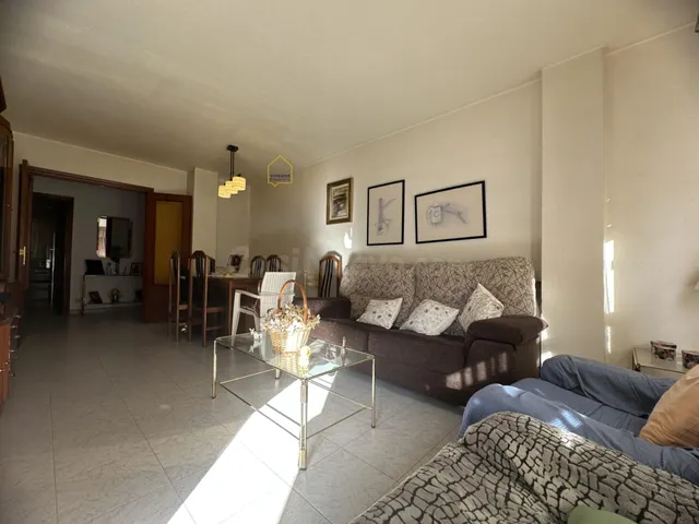 Piso de 4 dormitorios, patio y garaje a la venta en Cervantes — 5