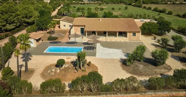 EXCEPCIONAL FINCA DE 64.000 M2 CON BOSQUE PRIVADO, CASA CONS - foto 3