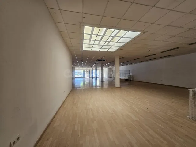 LOCAL COMERCIAL EN UBICACIÓN ESTRATÉGICA - foto 4