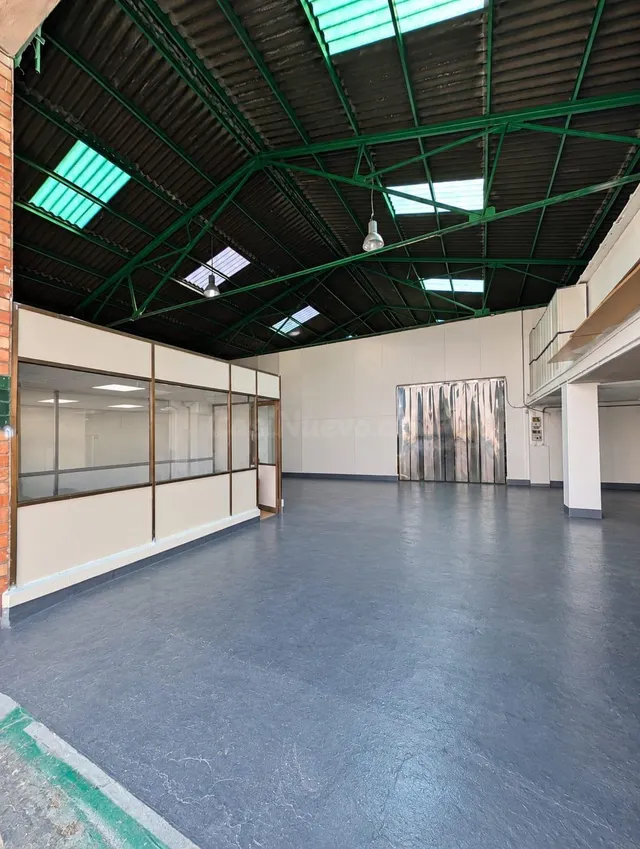 NAVE INDUSTRIAL EN ALZIRA CON 3.678 m2 DE PARCELA Y POTENCIA - foto 4