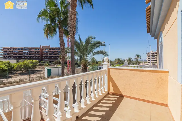 Bungalow en venta en urbanización Las Arenas 2, Arenales del Sol. — 25