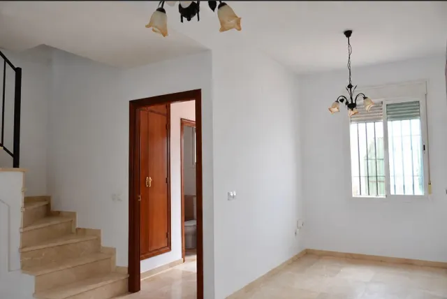 Tu próximo hogar en Sanlúcar la Mayor: tres dormitorios, pat - foto 5
