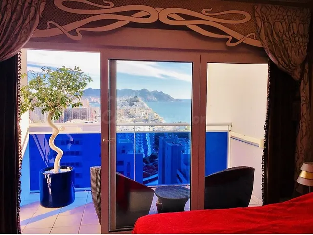 SE VENDE ATICO DUPLEX CON 3 DORMITORIOS EN LA CALA VILLAJOYO