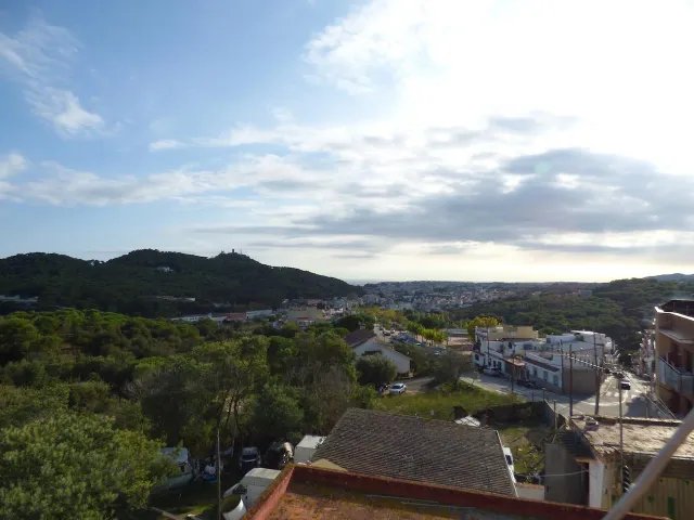 Casa en Blanes con Vistas y Potencial de Reforma por solo €199,000 — 24