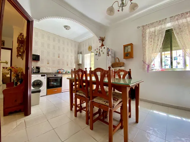 Vivienda amplia con patio-jardín, 5 habitaciones y trastero — 4