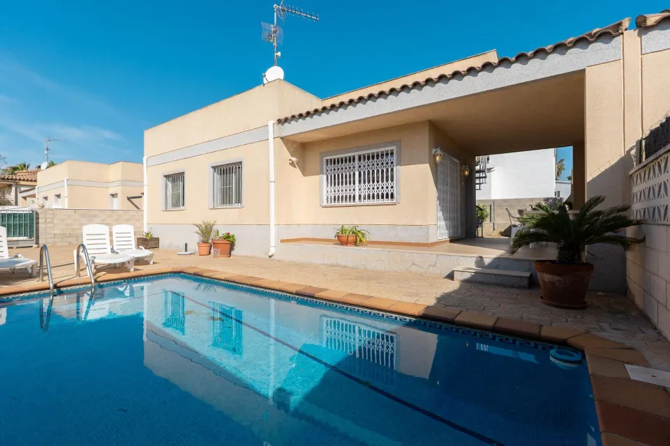 Chalet listo para entrar a vivir en la playa de Riumar.