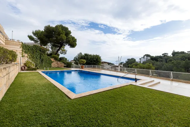ÁTICO DE 4 habitaciones CON GRAN TERRAZA EN PLANTA, PARKING Y PISCINA COMUNITARIA EN CAS CATALÀ. — 30