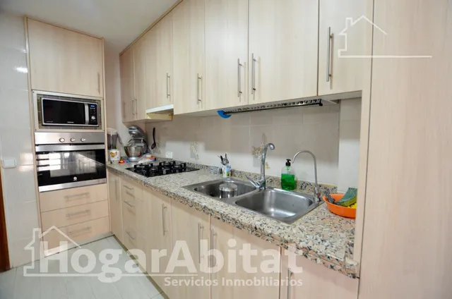 Gran amplitud y luminosidad en este piso exterior con terraza en urbanización vallada — 7