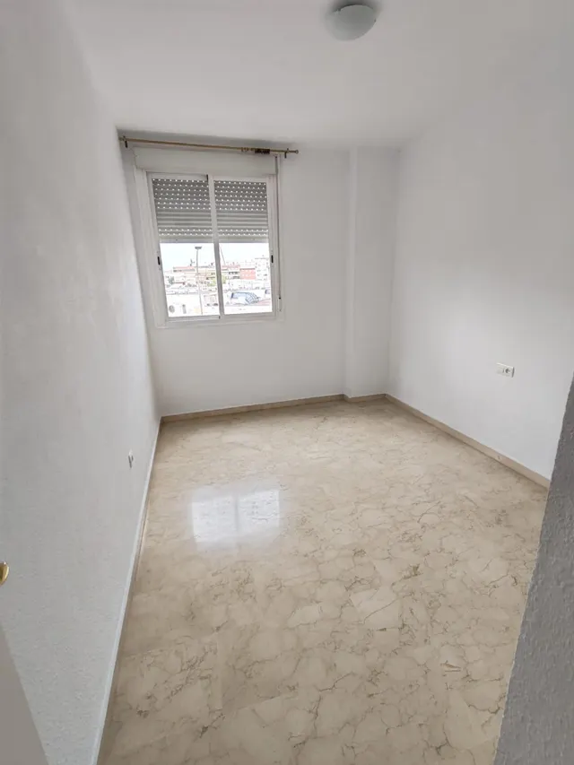 Piso sin amueblar y con garaje opcional — 32