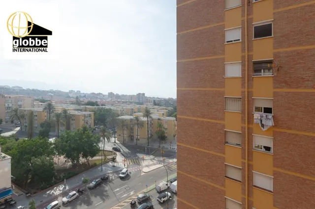 Piso Semi-Reformado a Pasos de la Playa en Huelin, Málaga — 7