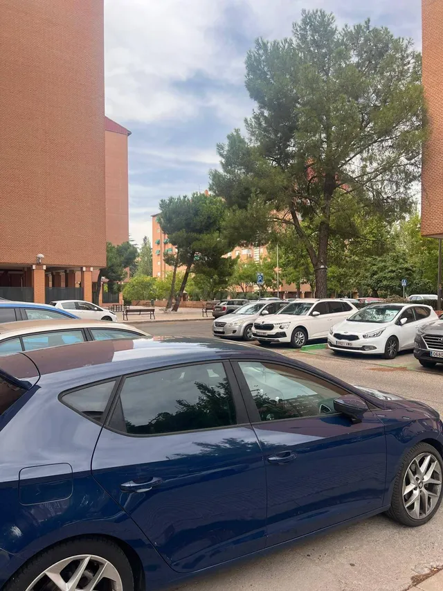 ¡Oportunidad única! Se vende plaza de garaje y de fácil mani - foto 2