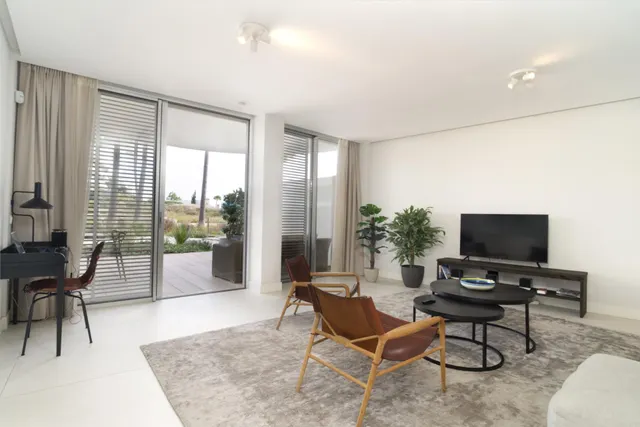 Apartamento de 2 dormitorios con vistas al mar en Estepona — 6