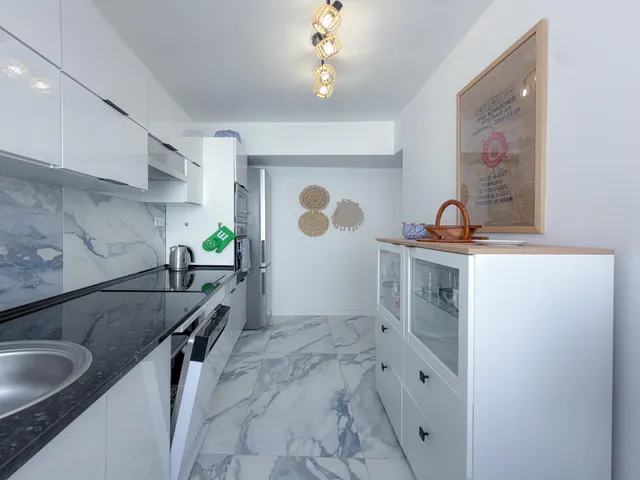Maravilloso ático con increíble diseño, completamente exterior + terrazas con vistas panorámicas (280 mts del mar) — 11