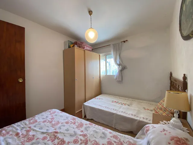 Se vende cortijo a distancia de a pie al pueblo — 14