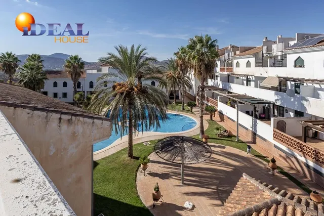 Adosado con espectacular terraza panorámica y piscina a 20 min de Granada — 3