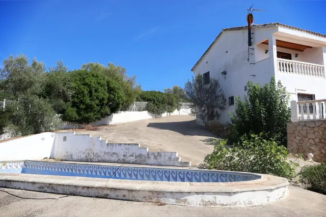 MASIA VALLADA CON PISCINA, ZONA PARA CABALLOS Y MAS DE 2 HEC - foto 2