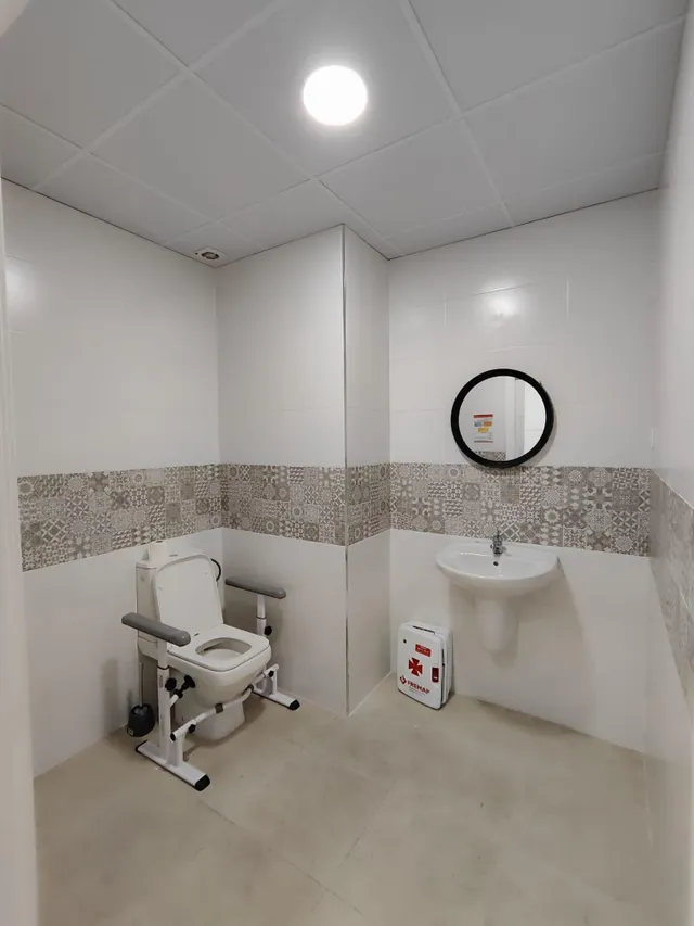 OPORTUNIDAD!! Local comercial en camino de Ronda, totalmente instalado. 180 M2 — 13
