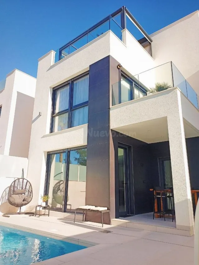 Villa 3 habitaciones 150m² en venta - Urbanización Perla del