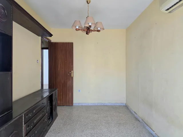Luminoso piso  con ascensor en el Zaidín, ¡ideal para inversores! — 17