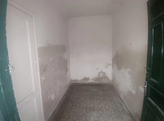 Gran casa en el centro del pueblo, 3plantas, 10hab. — 8