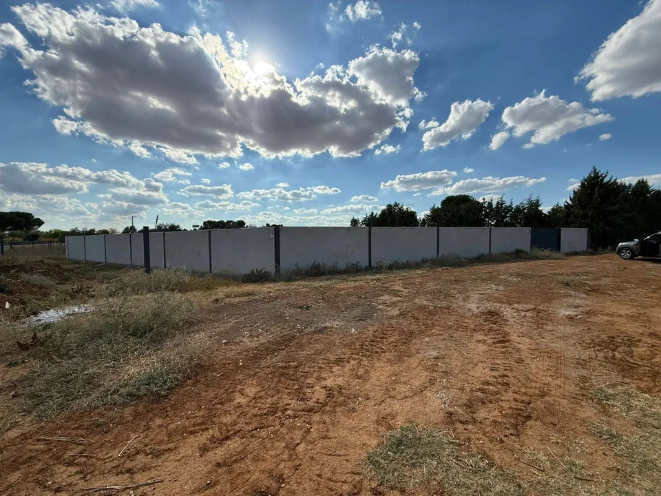 Parcela de 2.000 m2 en el km. 8 Carretera de Cáceres. Badajoz.