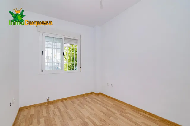 Casa adosada CASI A ESTRENAR en Belicena. Con 4 dormitorios. — 20