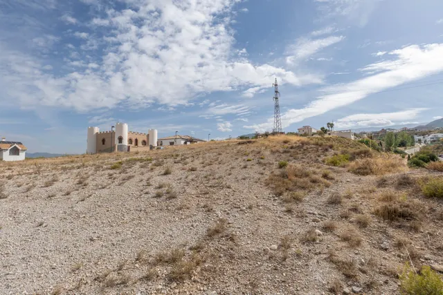 Terreno urbano de 750 m2 en Altos de La Zubia. Parcela 17, manzana M — 32