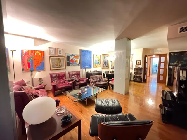 ESPECTACULAR Piso en el Centro de Murcia.