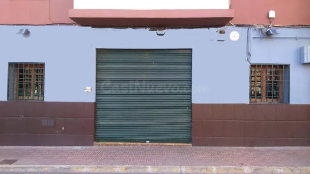 Local comercial con salida de humos junto a plaza. - foto 2
