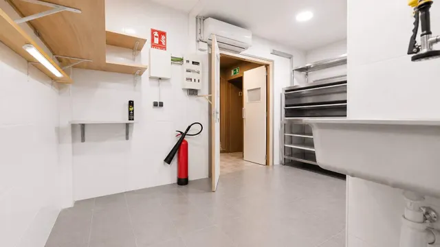 Restaurante con licencia c3 en traspaso en l´eixample esquerra — 15