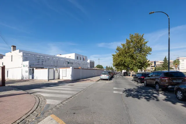 Local comercial en el Campus de la Salud — 19