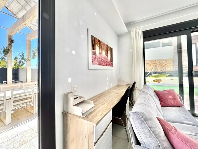 Villa 4 habitaciones 271m² en venta - Lomas de Cabo Roig — 28