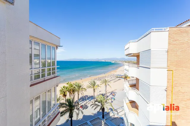 PRIMERA LINEA EN SALOU  VISTAS AL MAR — 9