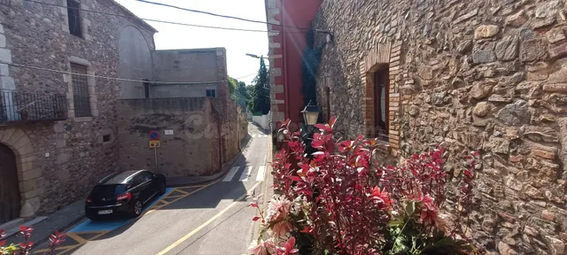Para entendidos: La mejor casona de piedra de Calonge puede  - foto 2