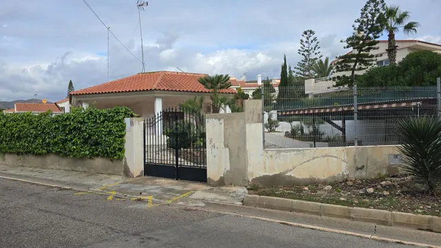 Chalet independiente con gran parcela, jardín y amplias zonas exteriores — 17