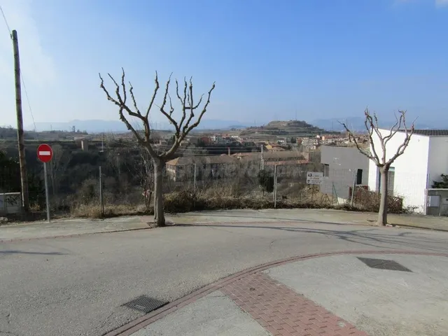 Solar en venda - Roda de Ter - Zona Esquerda