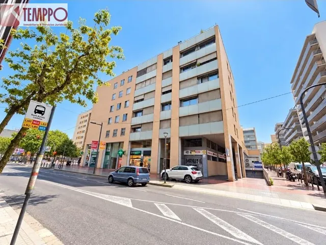PLAZA de PARKING AMPLIA en c SANTA EULÀLIA 182 — 8