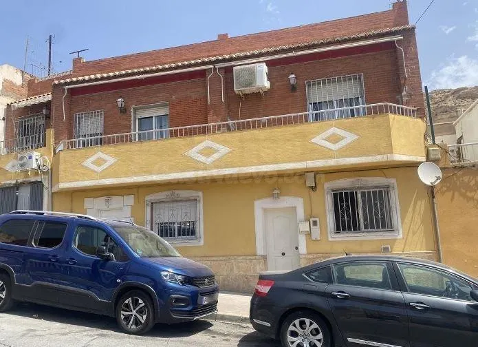 SE VENDE piso OKUPA en C RVDA MADRE MARIA MICAELA  56 de Alm