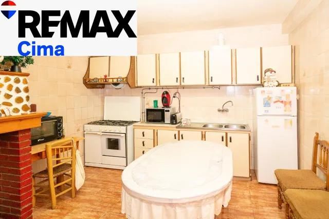 CASA CON PATIO, ALMACÉN Y PLANTA BAJA COMPLETA EN ZÚJAR — 18