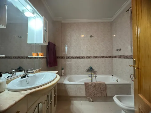 Dúplex de 4 dormitorios, cochera y patio en San José — 30
