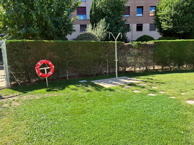 Seminuevo con terraza, piscina, parking y trastero — 30