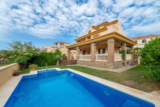 DOS CHALETS  A 100 METROS DE LA PLAYA, RINCON DE LA VICTORIA — 2