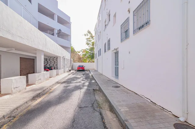 Luminoso piso de 2 dormitorios con garaje y terraza acristalada — 26