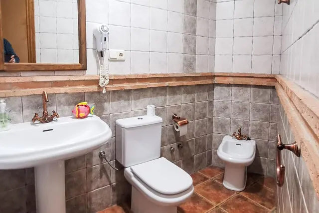 EN VENTA HOTEL Y RESTAURANTE LOS PINILLOS — 39