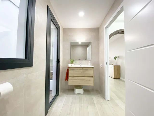 Chalet adosado en venta en Calle de Regàs — 13