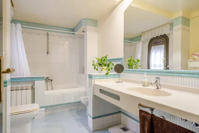 CHALET EXCLUSIVO EN  UNA SOLA PLANTA EN EL CENTRO DE LA ZUBIA 5 DORMITORIOS, PISCINA  Y GARAJE — 27