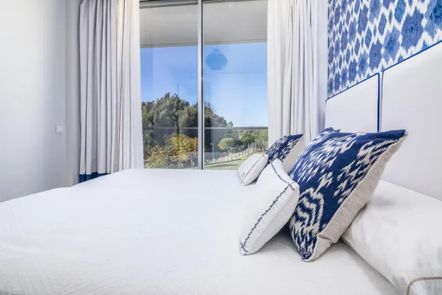 Apartamento de 2 dormitorios con vistas al mar en Estepona — 14